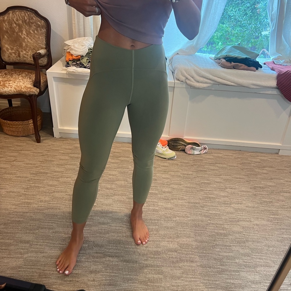 Green, cool design lulu size 6 leggings!!